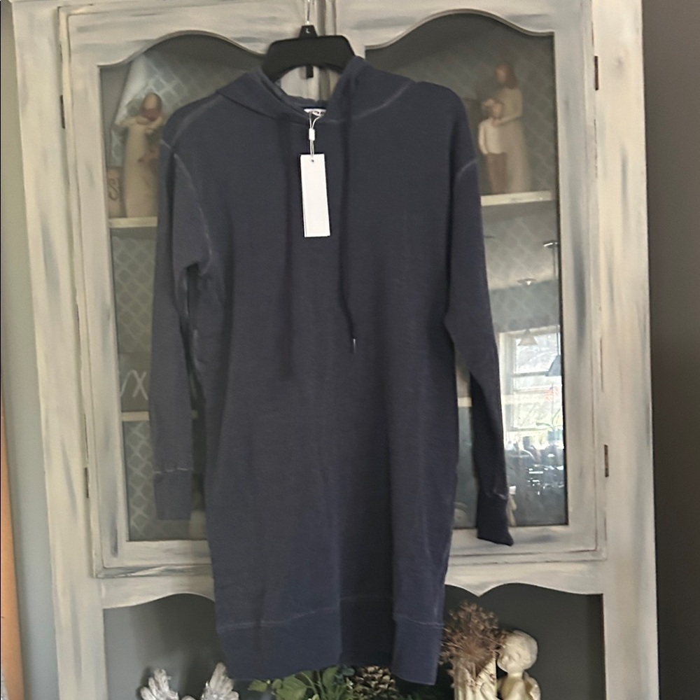 525 hooded with pockets size small women’s dress